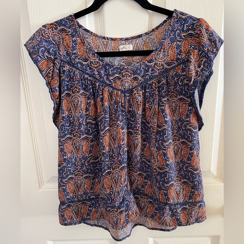 Hollister Boho Paisley Print Short Sleeve Blouse (blue/orange) Size small
